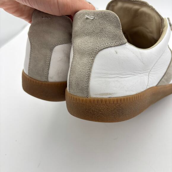 Athletic_Shoes